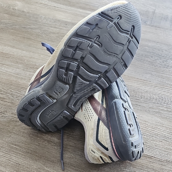 Brooks Women's Sneakers - Light Blue, Purple, And Pink. - Picture 5 of 6